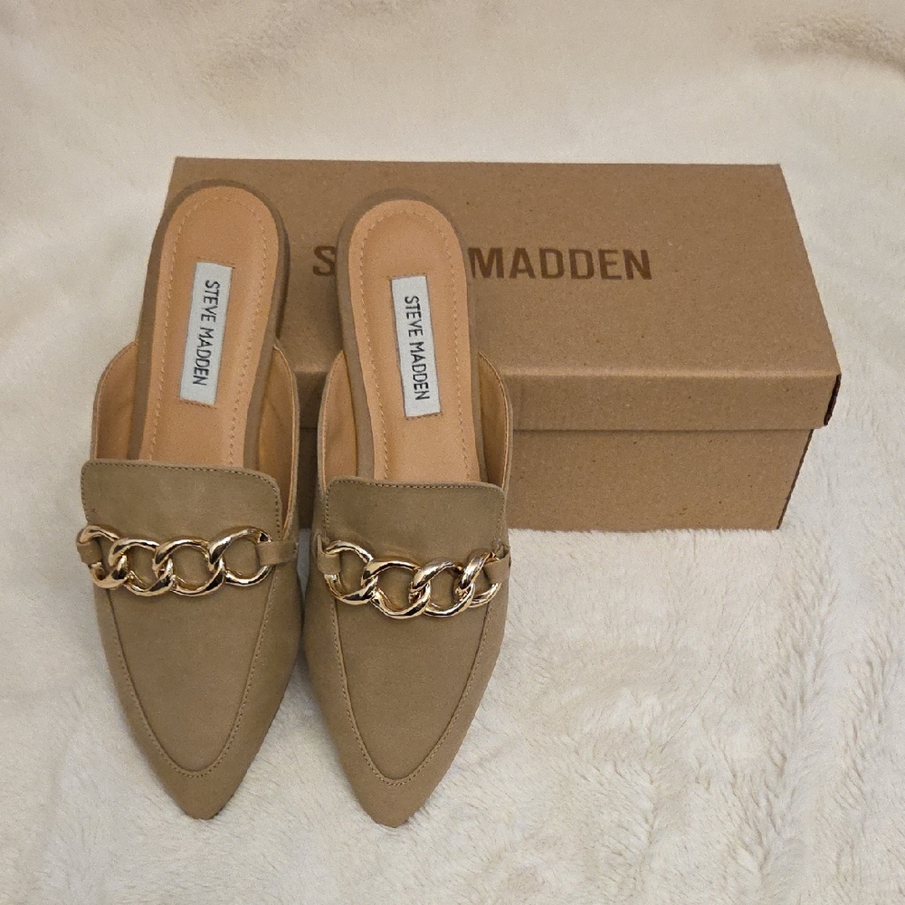 Brand New Steve Madden Vivo Tan Pointed Mules with Gold Chain In Size 6.5